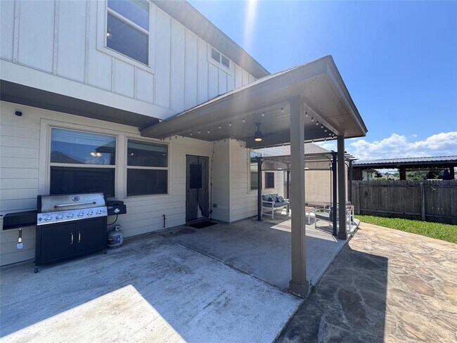 Building Photo - 321 Callahan Ln