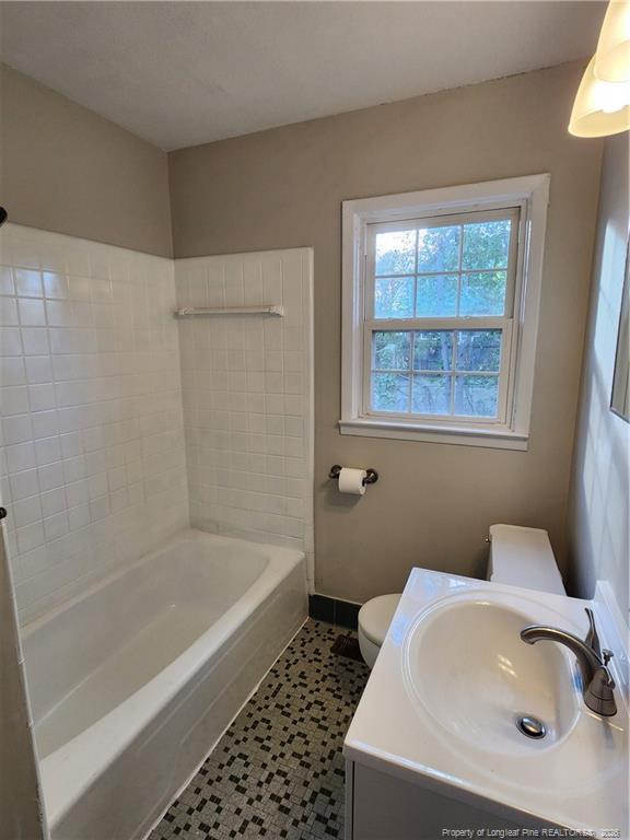 Building Photo - 1108 Norwood St