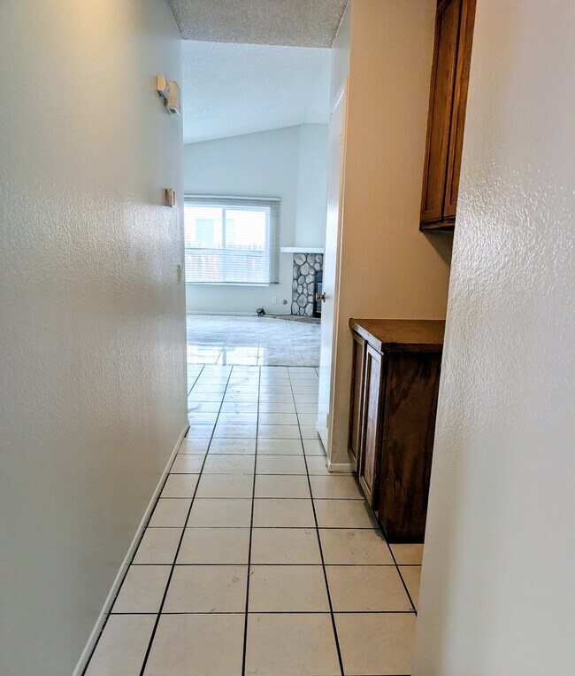 Building Photo - 2524 Plaza Serena Dr