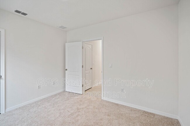 Building Photo - 739 Chinoy Rd