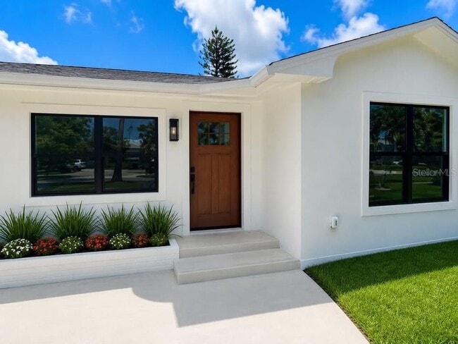 Building Photo - 3219 DE BAZAN Ave