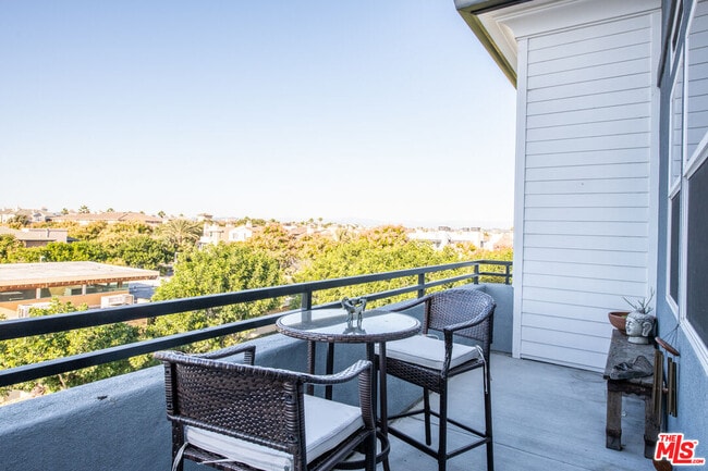 Building Photo - 7100 Playa Vista Dr