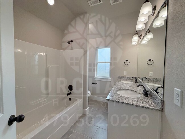 Building Photo - 983 Madden St
