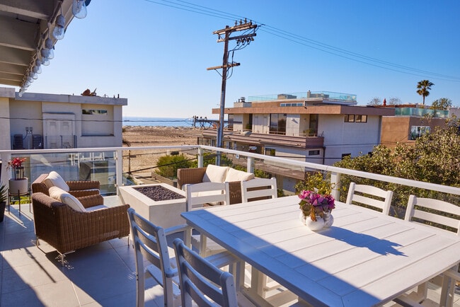 Building Photo - 14 Westwind St