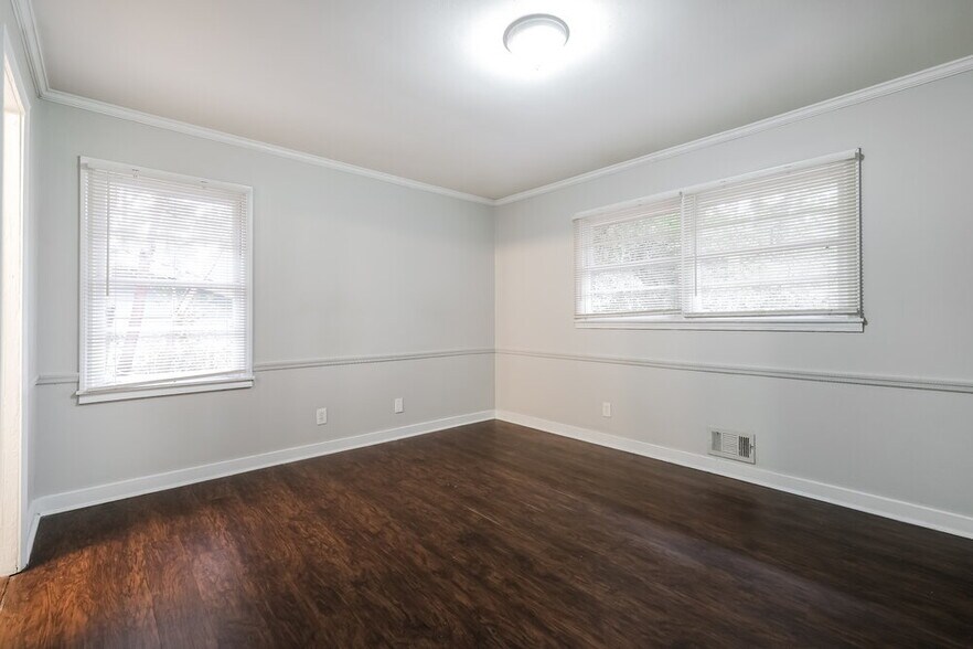 Building Photo - 1201 Valerie Woods Dr