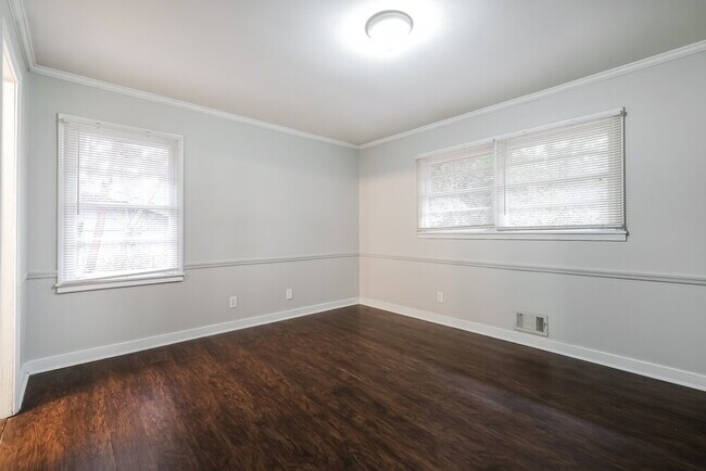 Building Photo - 1201 Valerie Woods Dr