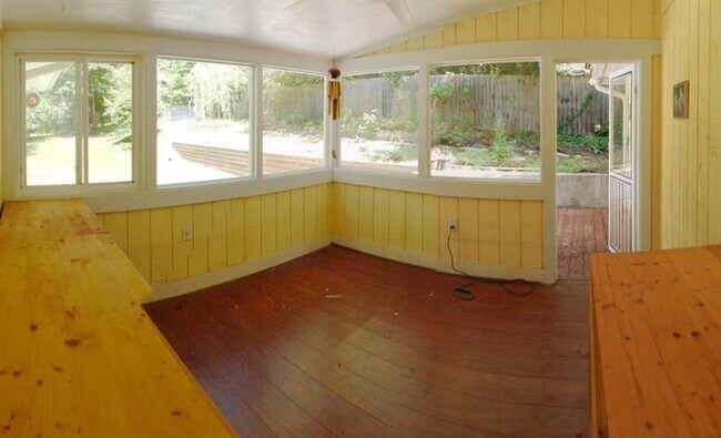 Building Photo - 2678 Green Meadows Ln NE