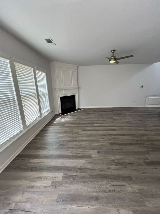 Building Photo - NOW READY!!! 3 bed 2.5 bath townhome in Duluth!