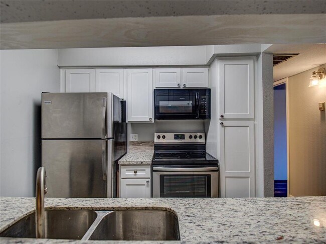 Building Photo - 3075 Walnut Bend Ln