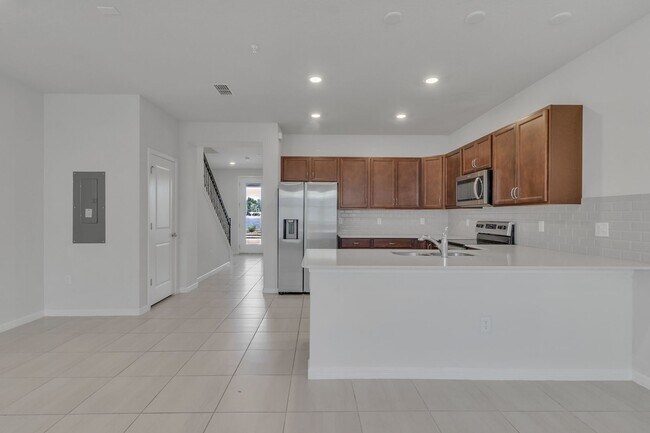 Building Photo - Luxurious Townhome in Lake Nona - A Perfec...