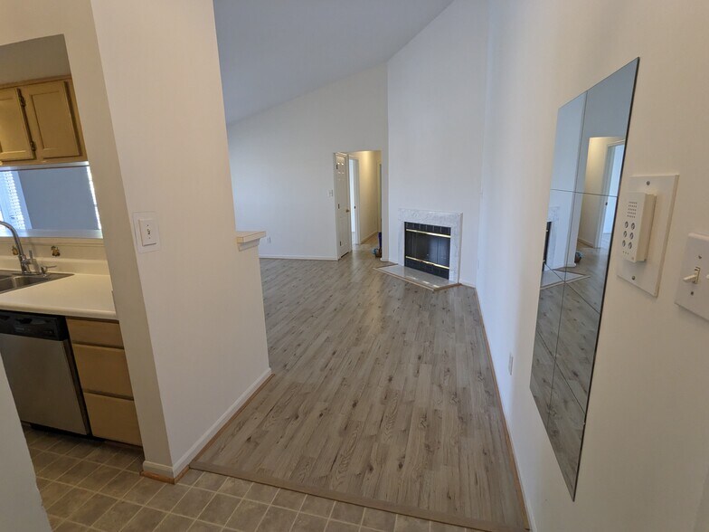 Building Photo - 13101 Briarcliff Ter