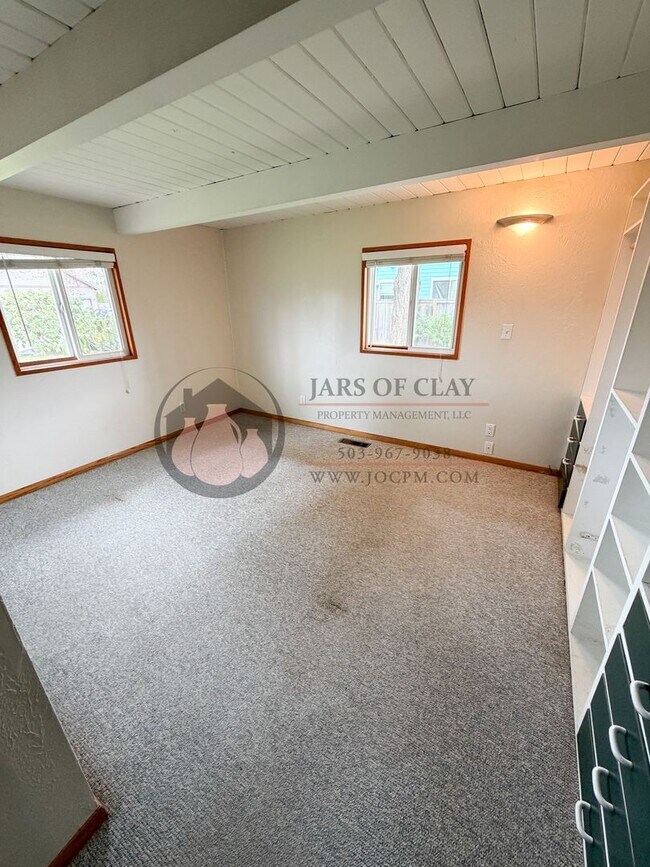 Building Photo - Hubbard Home with 2-Bay Shop, Office, & Massive Yard!