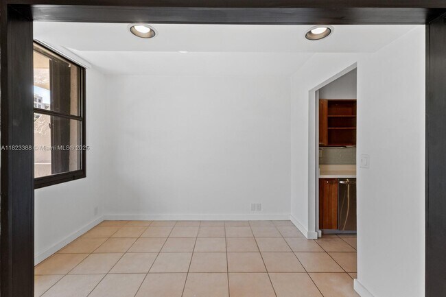 Building Photo - 161 Crandon Blvd