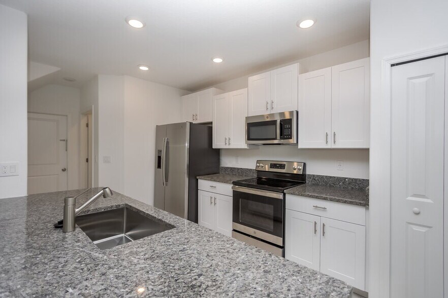 Building Photo - 7336 Spring Snowflake Ave