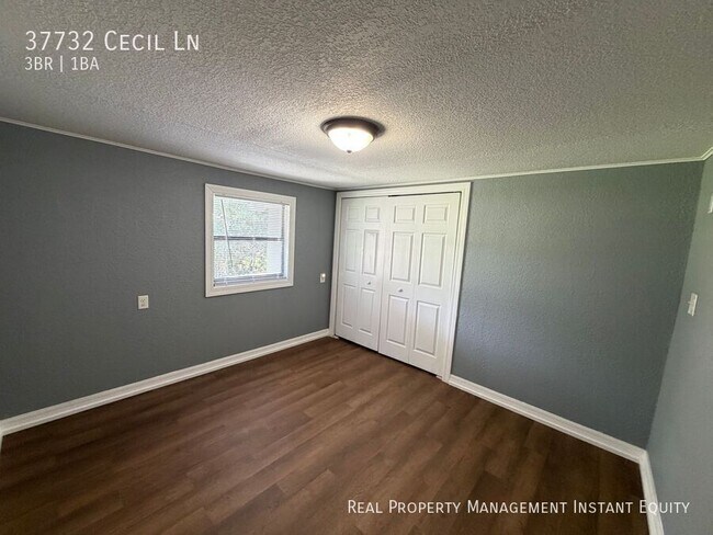 Building Photo - 37732 Cecil Ln