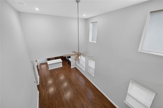 Building Photo - 6904 Pleasanton Pkwy