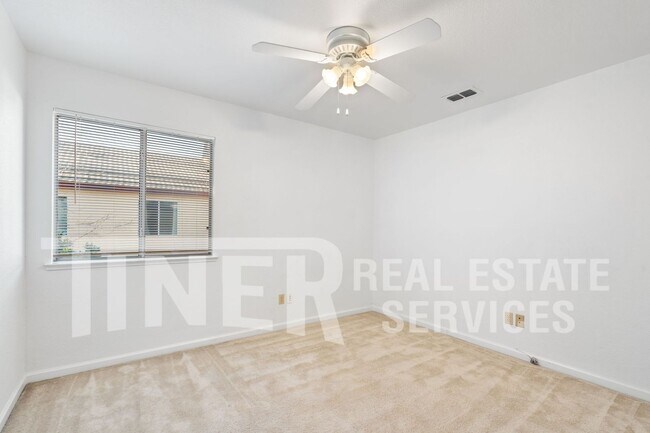 Building Photo - Spacious Home in Desireable Highland Hill ...