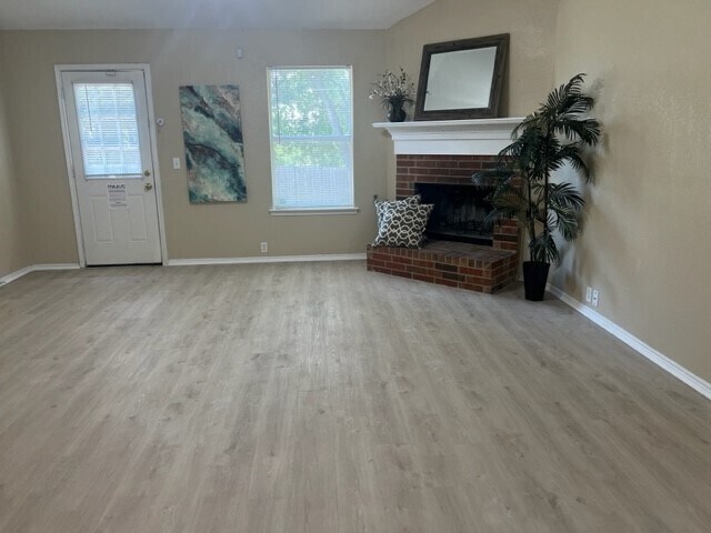 Building Photo - TOTALLY UPDATED & Spacious 4/2/2 in Fort Worth