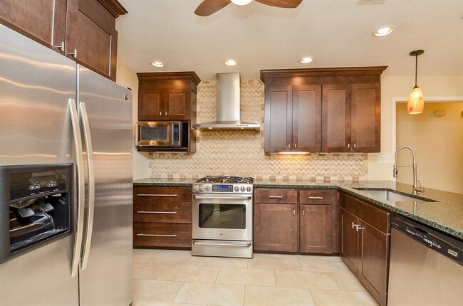 Building Photo - 2731 River Birch Dr