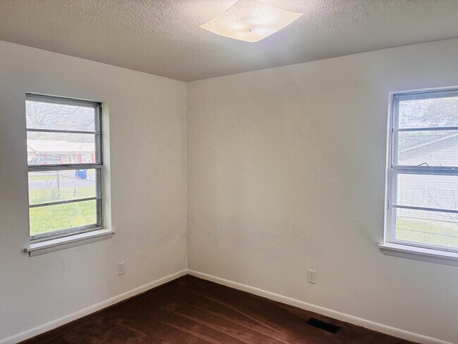 Building Photo - 168 Drum Cir