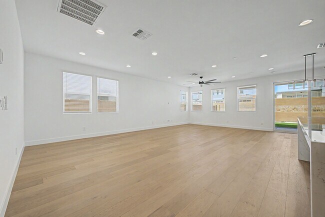 Building Photo - Alovita North 4 bedroom 3 baths