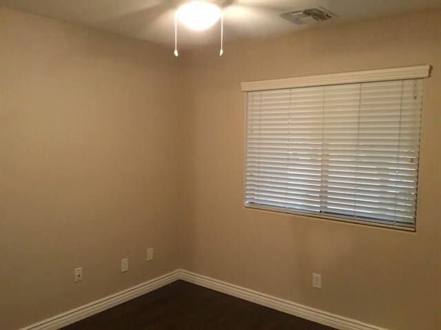 Building Photo - 110 W Diamond Trl