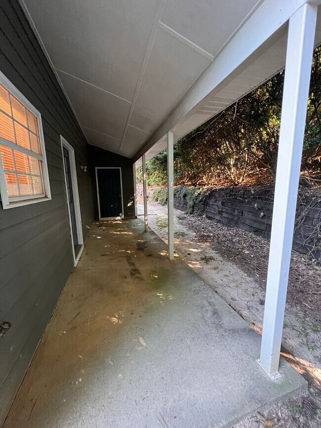 Building Photo - Taleeda 467-469