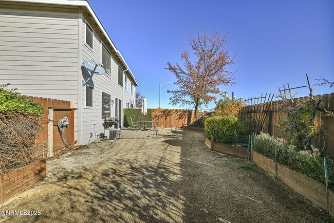 Building Photo - 9250 Lone Wolf Cir