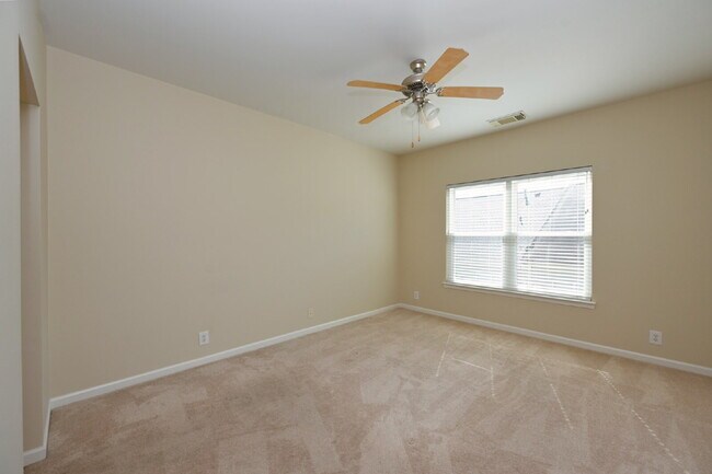 Building Photo - 2 BR Harbor Village Condo