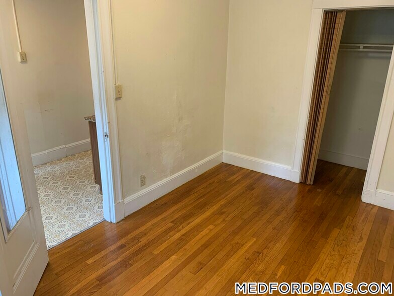 Building Photo - 53 Fellsway W