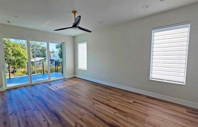 Building Photo - 1156 Cocoanut Ave