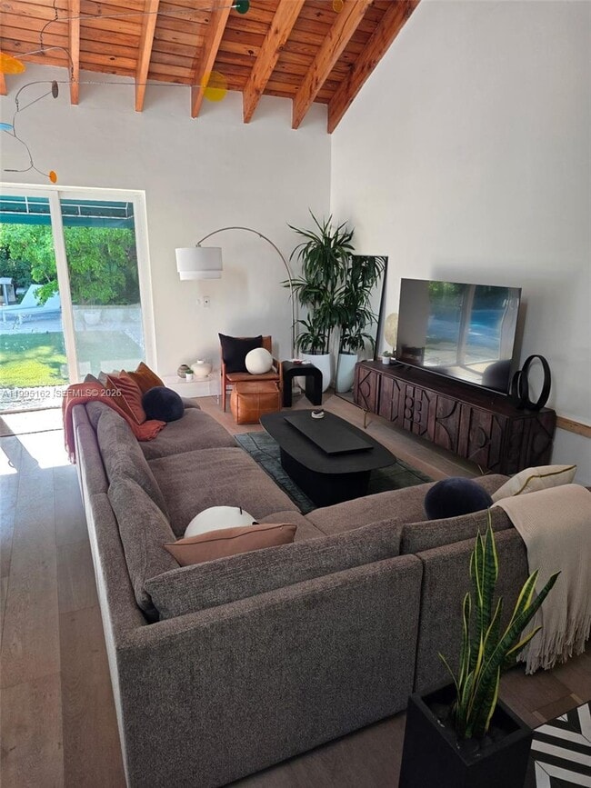 Building Photo - 2848 SW 22nd Ave