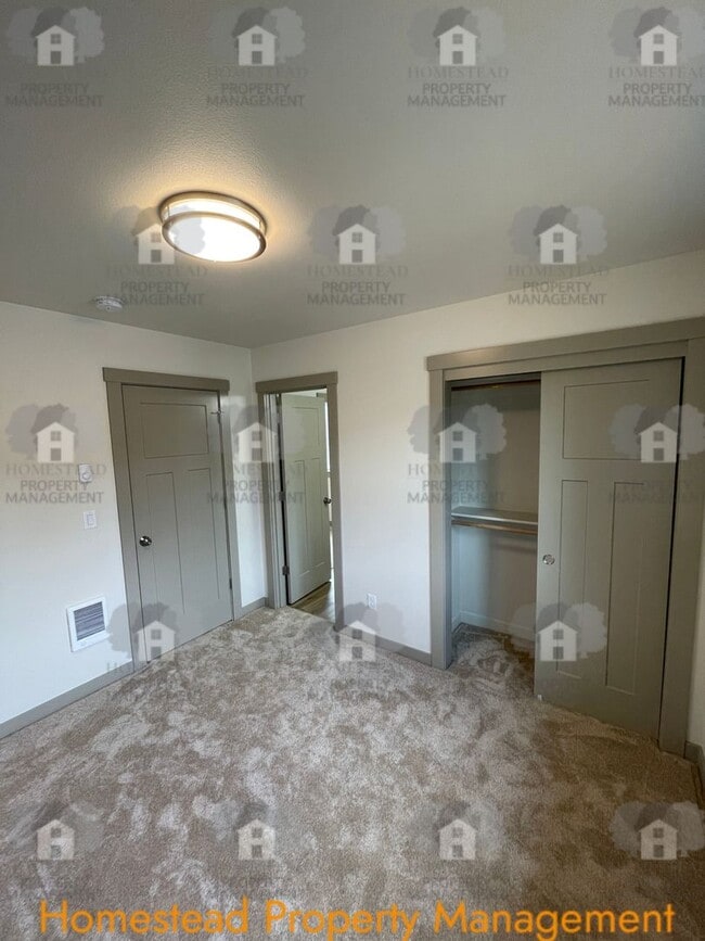 Building Photo - BEAUTIFUL HOME IN DALLAS!