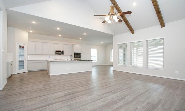 Building Photo - 31611 Lyle Mnr Dr