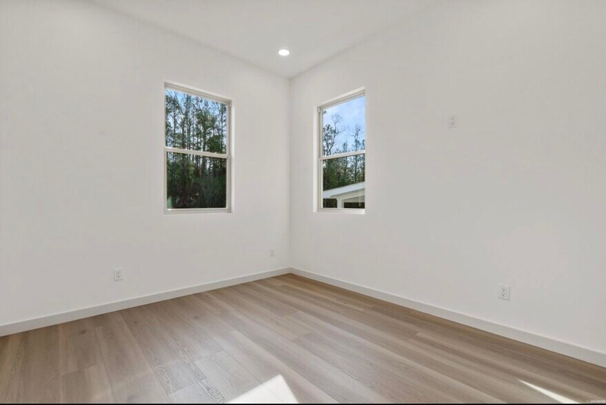 Building Photo - 137 Lakepointe Cove