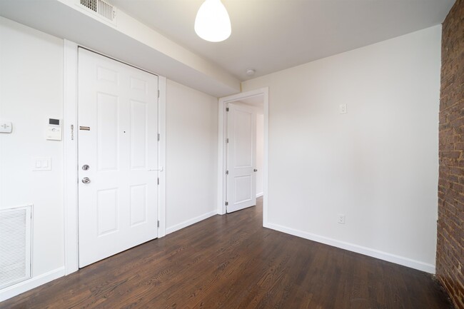 Building Photo - 386 Bergen Ave