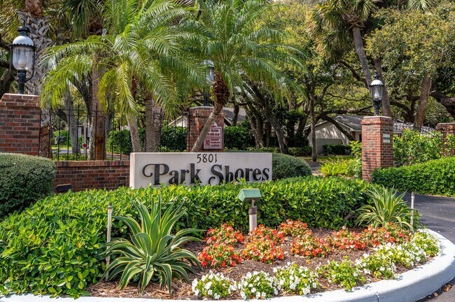 Building Photo - 2 Park Shores Cir