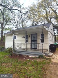 Building Photo - 2109 Grove Pl