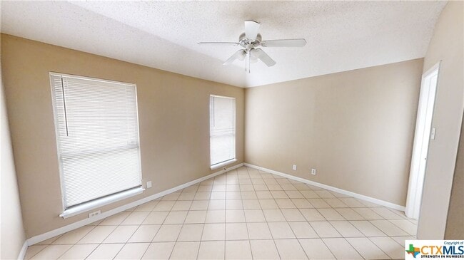Building Photo - 2406 Timberline Dr
