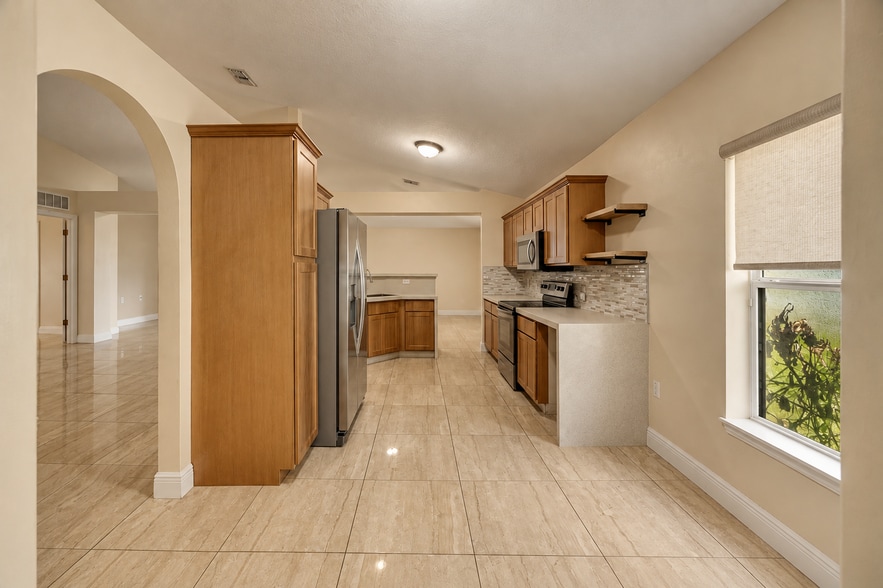 Building Photo - 537 Mason Dr