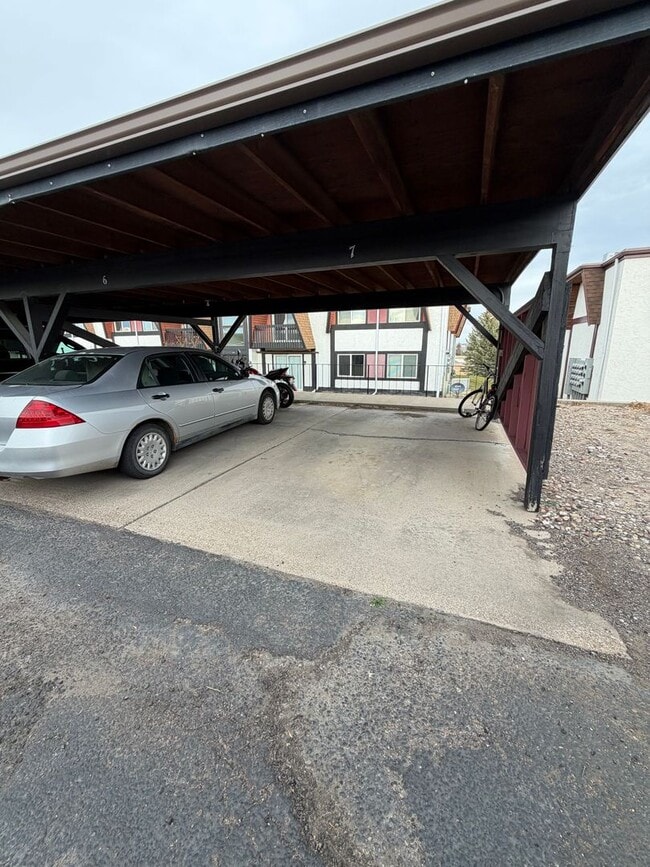 Building Photo - Fully Furnished Condo - 2 bedroom, 1 bath