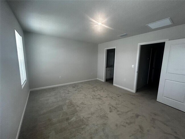 Building Photo - 14124 Crimson Ave