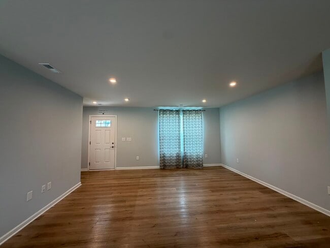 Building Photo - 205 Tormore Dr