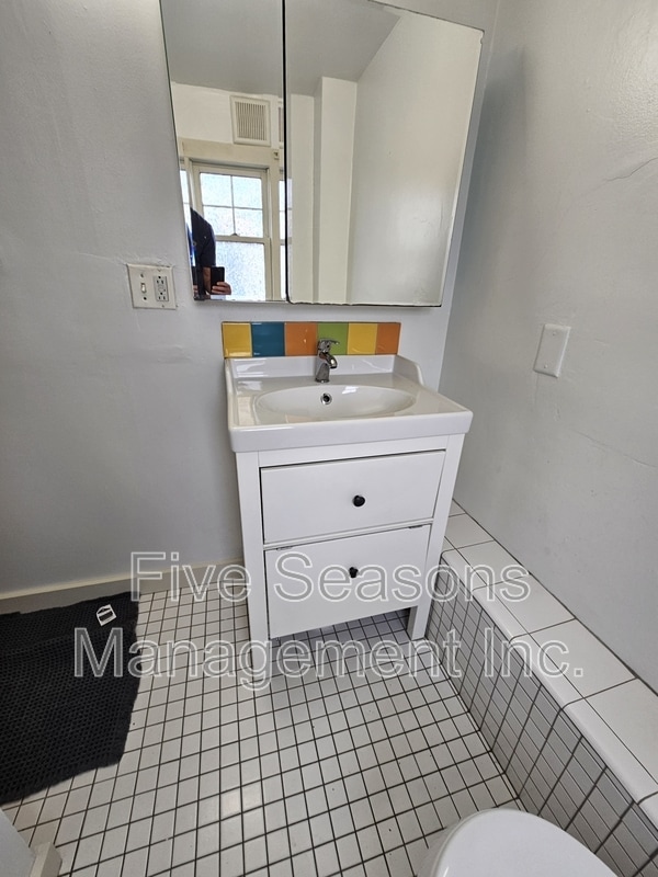 Building Photo - 32 Intervale Ave