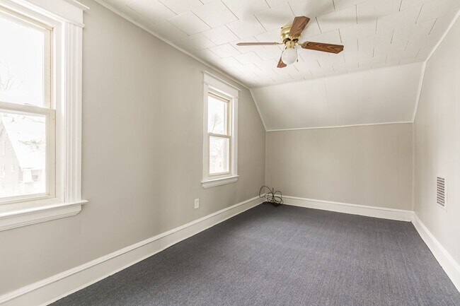 Building Photo - Spacious Rochester 3-Bedroom Home with Enclosed Porch + Backyard