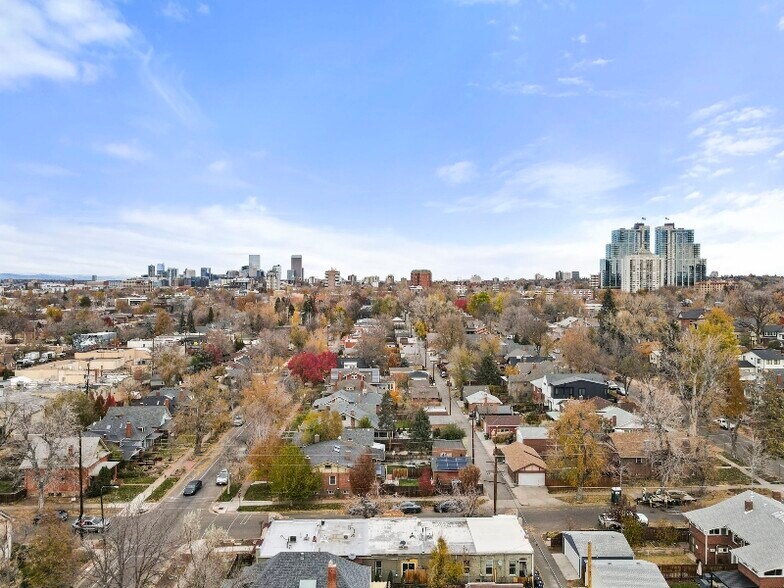 Building Photo - 704 E Dakota Ave