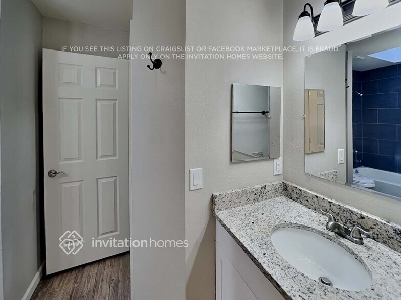 Building Photo - 4120 E 134th Dr