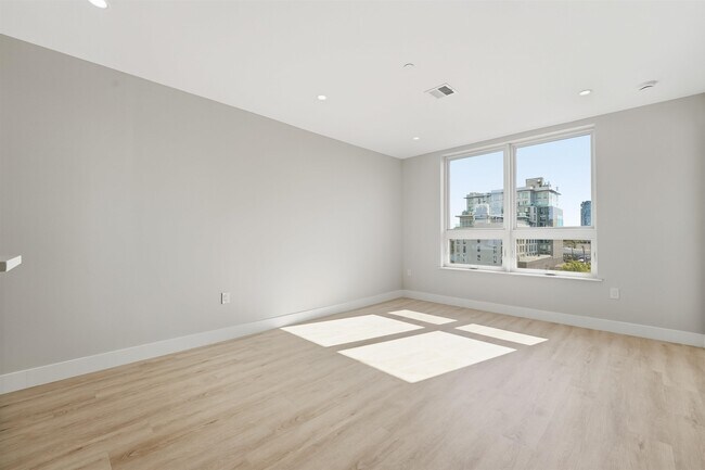 Building Photo - 40 Center St