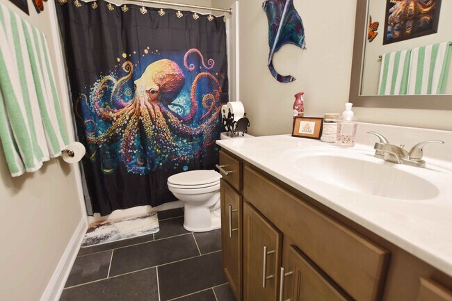 Building Photo - Pet Friendly Three Bedroom!