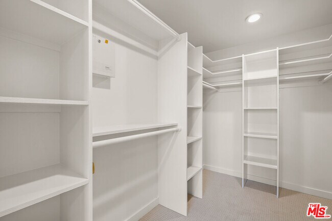 Building Photo - 401 Serrano Ave